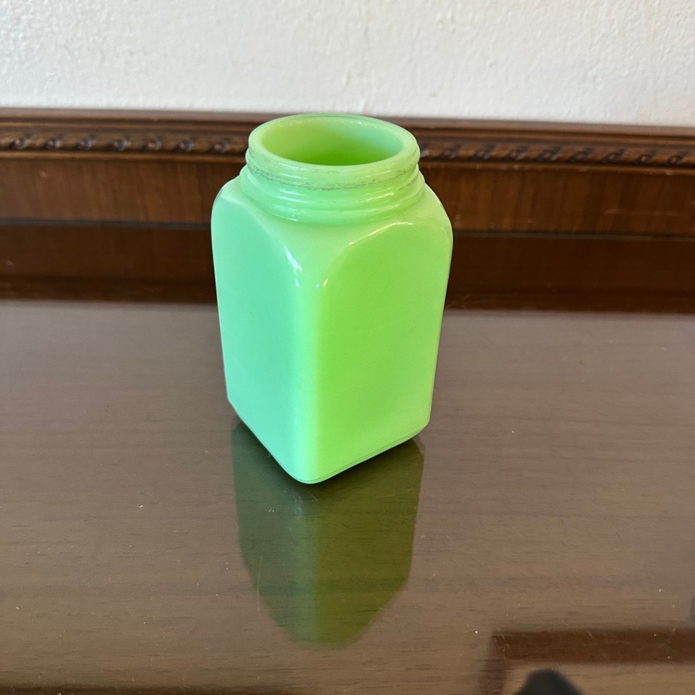 Vintage McKee Jadeite Square Spice Jar Shaker Base Uranium Glass Glows 4.5x2.5